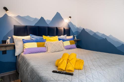 Кровать или кровати в номере Green Garden & Private Parking Apartments with Playground