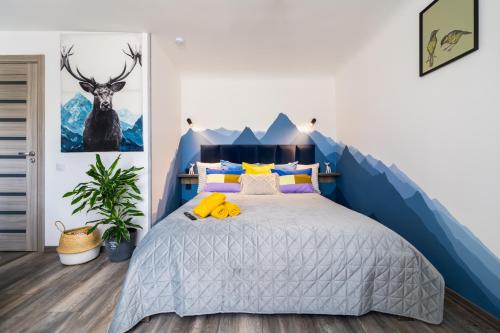 Кровать или кровати в номере Green Garden & Private Parking Apartments with Playground