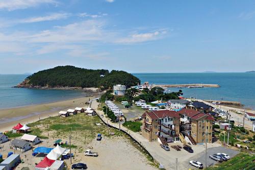 an aerial view of a beach with a resort at Hakahmpo Haneul Pension in Taean