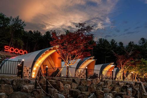 Fotografie z fotogalerie ubytování Pocheon Spoon Glamping N Caravan v destinaci Pchočchon