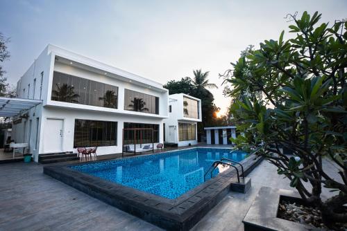 La alberca dentro o cerca de Magnolia - Luxury 3BR Private Pool villa by Jade