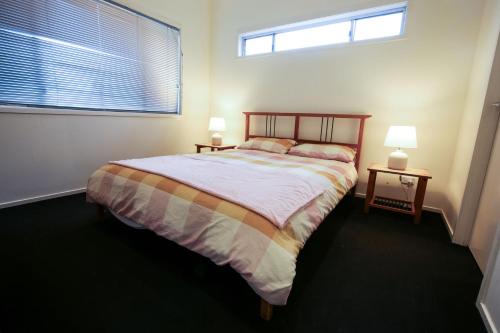 Кровать или кровати в номере 4 Coolberry Court - Rainbow Beach. Swimming pool