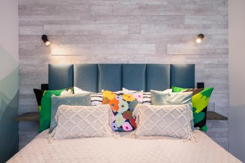 Кровать или кровати в номере Green Garden & Private Parking Apartments with Playground