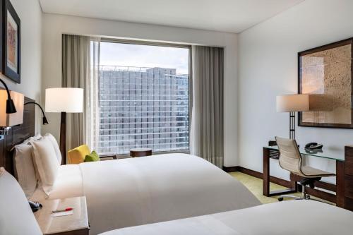 Postel nebo postele na pokoji v ubytování Bogotá Marriott Hotel