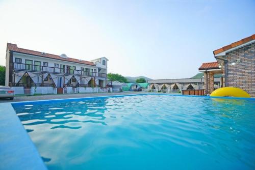 Πισίνα στο ή κοντά στο Anmyeondo Taean Bada Jeongwon Pension