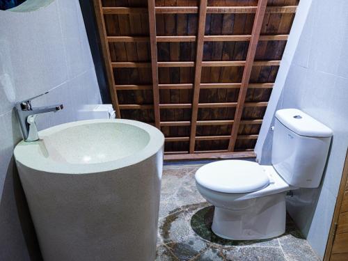 Bagno di Natya River Sidemen