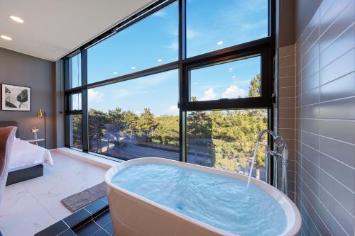 Φωτογραφία από το άλμπουμ του Gangneung Good day Poolvilla σε Gangneung