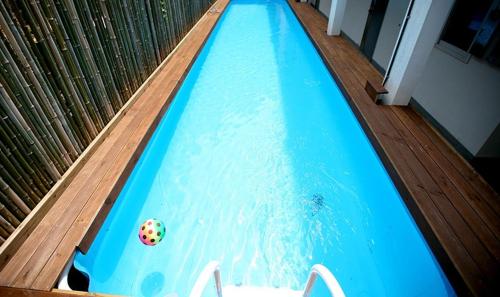 a swimming pool with a ball in the water at Statehouse pension Incheon in Pŏdŏni