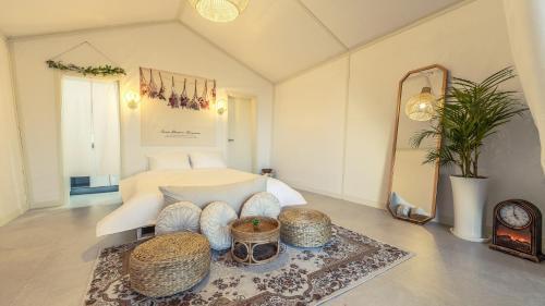 Cama o camas de una habitación en Daebudo On the Beach Pool Villa