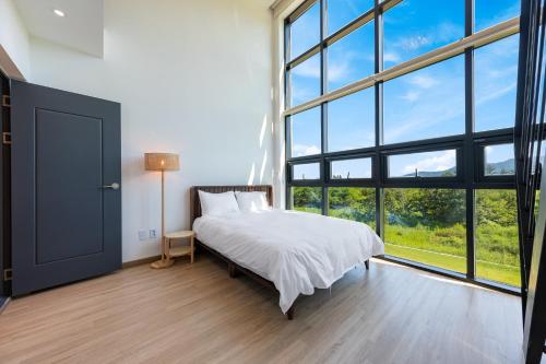 Postel nebo postele na pokoji v ubytování Goseung Poolhouse Poolvilla 151