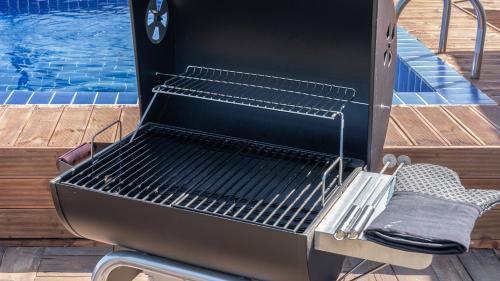 a barbecue grill sitting next to a swimming pool at Pohang The One Sunrise Pension in Pohang