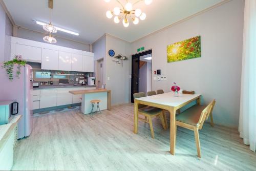 a kitchen and dining room with a table and chairs at Chuncheon Byeol Kkot Soop in Chuncheon
