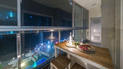 a balcony with a table with a bowl of fruit on it at samceog ssienbeulrupensyeon in Samcheok