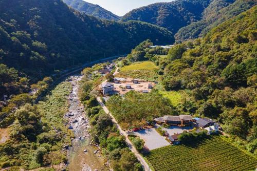 an aerial view of a house and a river at Kim Satgat Heukjib Yiyagi in Yeongwol