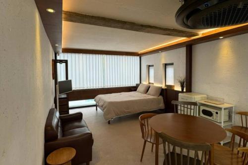Una cama o camas en una habitación de Gyeongju Stayrophy Eupseong Branch