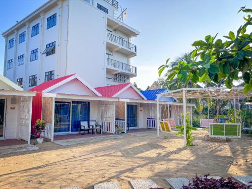 a view of a building with a courtyard at CORAL in Koh Rong Sanloem