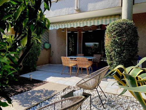 Bikini, an apartment near the square