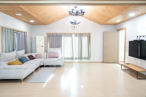 Χώρος καθιστικού στο Gangneung SH Pension