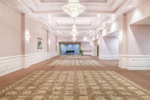 an empty room with a chandelier and a large hall at Wyndham Virginia Beach Oceanfront in Virginia Beach