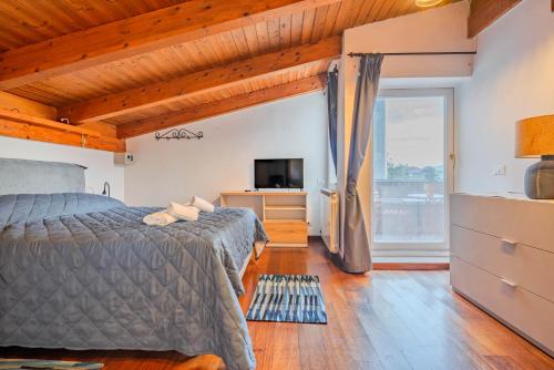 a bedroom with a bed and a dresser and a tv at 7º Cielo Comfort Apartment Venice - Mestre in Venice
