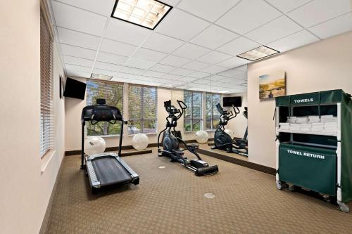 Фитнес-центр и/или тренажеры в Comfort Inn & Suites Creswell