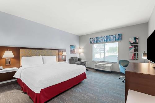 Hampton Inn & Suites Dallas - Farmers Branch Image