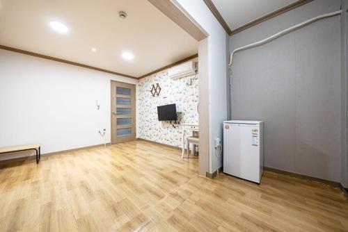 Gallery image of Cheongdo Persimmon Ville Pension in Sora
