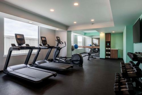 a gym with treadmills and ellipticals in a room at Tru By Hilton Cali Sur in Cali