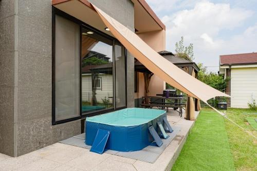 a house with a blue table in the yard at Yeoncheon Dograng Dog Pension in Ch'anumul