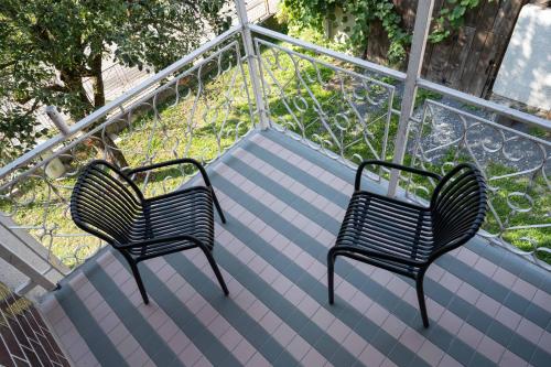 two benches sitting on top of a balcony at Turistická ubytovňa Stará škola Kokava in Kokava na Rimavica