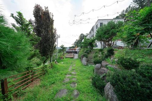 Fotografie z fotogalerie ubytování Gapyeong Defauze Pool Villa Spa Pension v destinaci Mŏk-kol