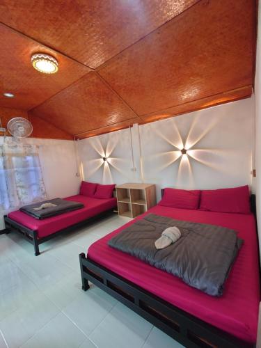 Postel nebo postele na pokoji v ubytování บ้านดินโฮมสเตย์ ปางอุ๋ง