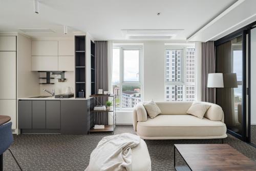 Zona de estar de Urbanstay Naksan Beach