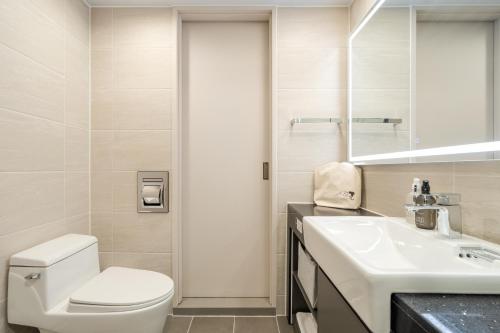 Un baño de Urbanstay Naksan Beach