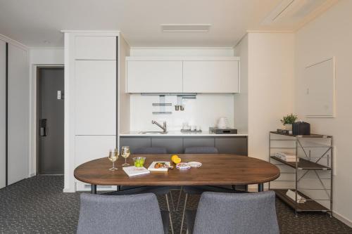 Una cocina o zona de cocina en Urbanstay Naksan Beach
