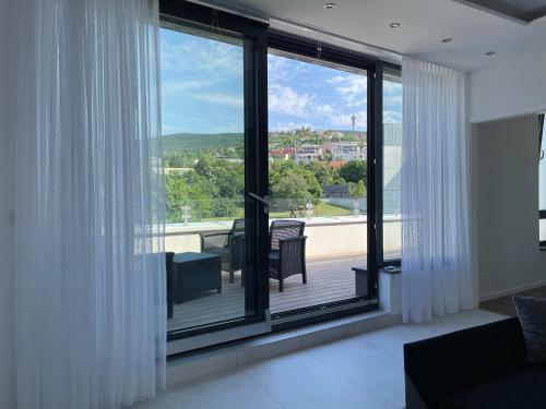 Balkoni atau teres di Exkluzív panorámás lakás Pécs