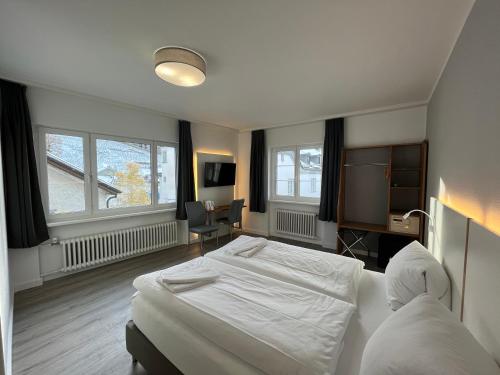 Postel nebo postele na pokoji v ubytování Hotel Drei Könige