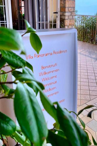a sign that reads ville pomerania resistance next to a plant at Villa Panorama Residence in Gardone Riviera