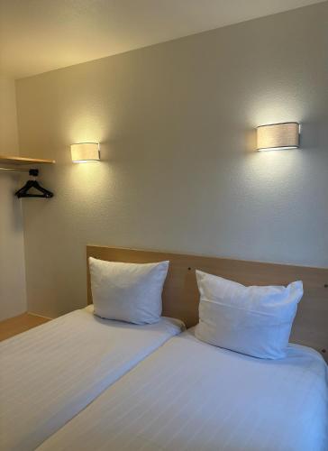 Ένα ή περισσότερα κρεβάτια σε δωμάτιο στο Hotel Premium