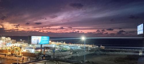 Sea view غرفه داخل شقه بحمام خاص امام الغرفه