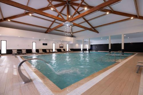 Bazén v ubytování Zenitude Hotel la Valadiere, Ascend Hotel Collection nebo v jeho okolí