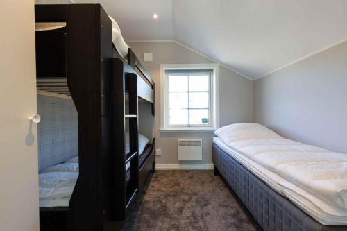 a bedroom with two bunk beds and a window at Ski-in / Ski-out | Sauna & Relax | WiFi in Lofsdalen