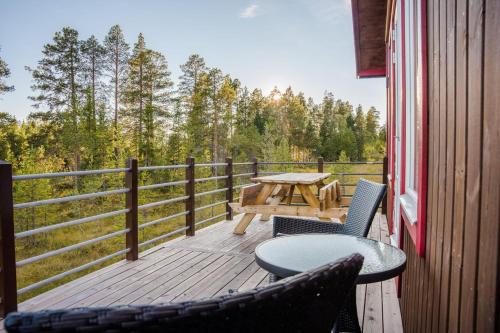 a wooden deck with a picnic table and chairs at Close to ski slopes | Sauna | WiFi | Terrace in Lofsdalen