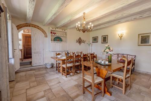 a dining room with a table and chairs at Montelucci Chianti Agrivilla in Gaiole in Chianti