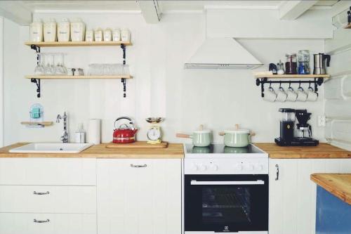 Dapur atau dapur kecil di Unikt gårdshus - Gamlestua