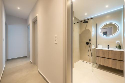 Luxury Athens Living 3BR with Balcony