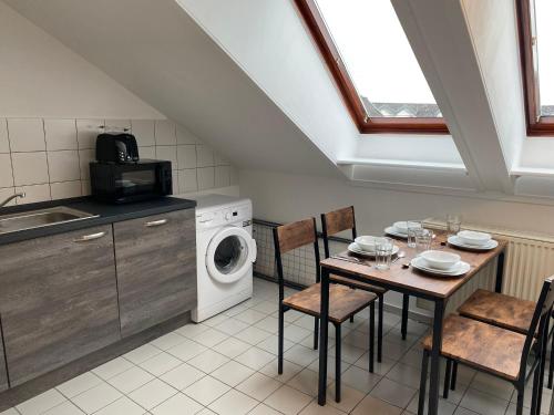 Kuchyň nebo kuchyňský kout v ubytování Komfortables Apartment, Ihr Zuhause auf Zeit mit 3 Schlafzimmern, 2 Balkonen, Netflix & 24h Check-In