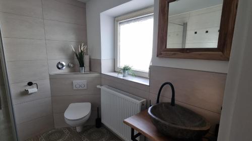 Ένα μπάνιο στο Altstadtwohnung Modern Red