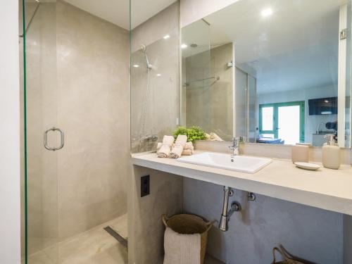 Moderno estudio & zona gourmet & shopping GB2B