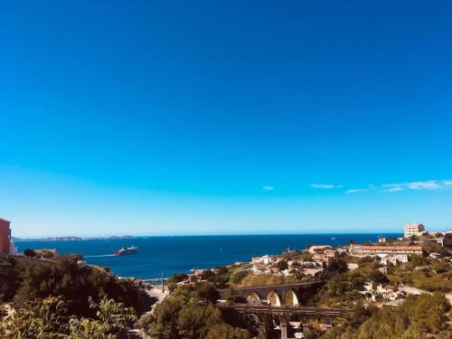 L'Estaque T3 atypique avec vue sur mer et jardins